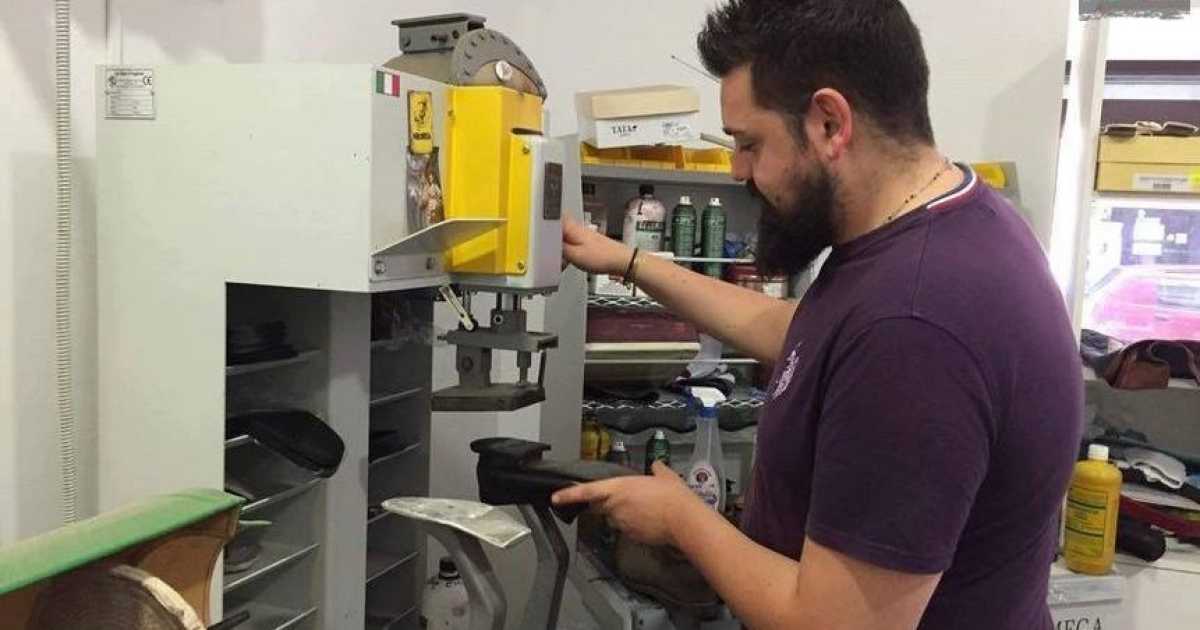 Castellana, la storia di Paolo, calzolaio a 24 anni: �La crisi aiuta i mestieri manuali�